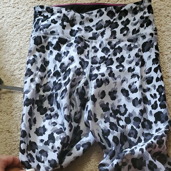 Cheetah print leggings - Picture 2 of 3